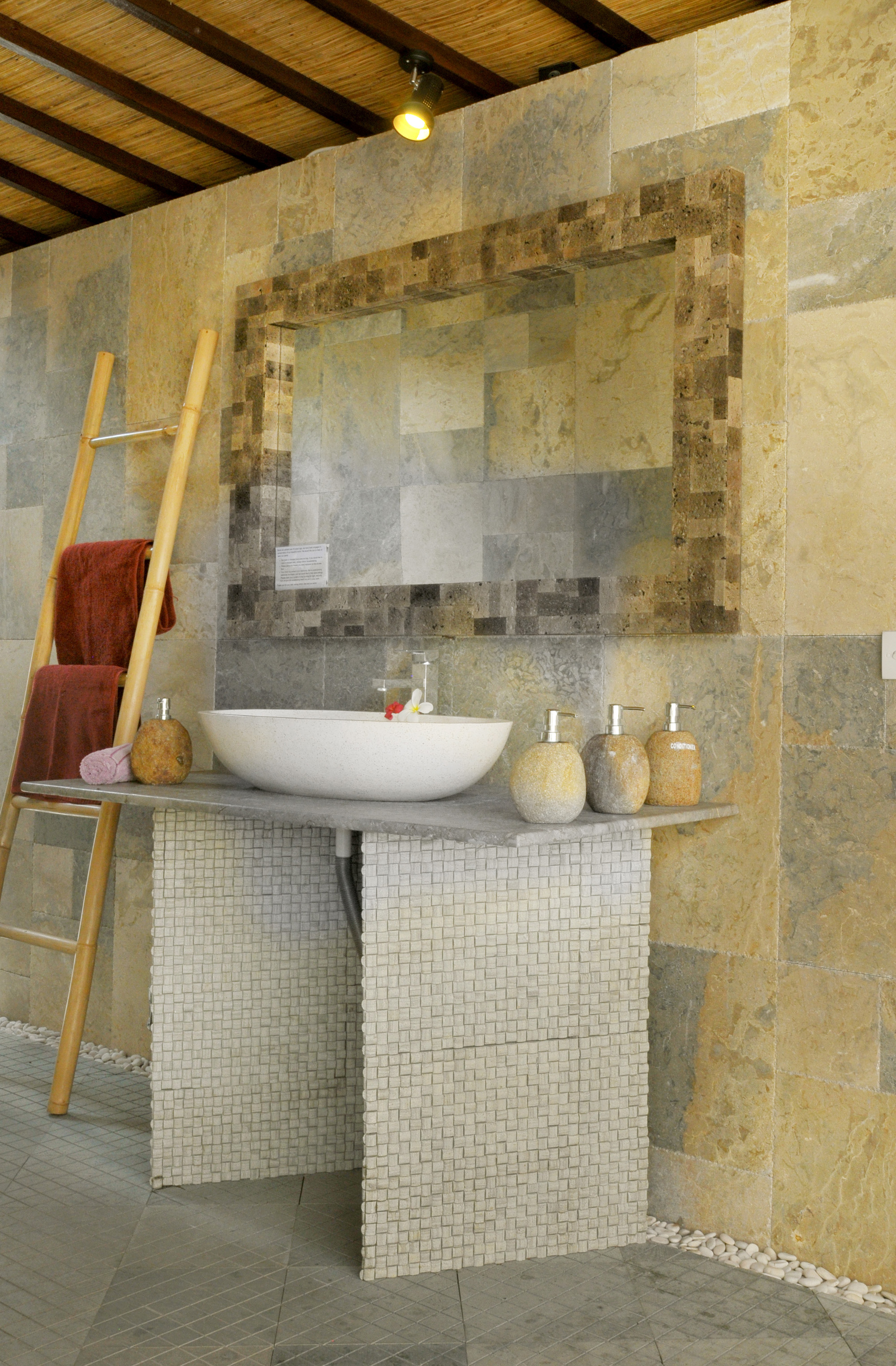 bali - amed - coral view villas_garden suite badevaerelse