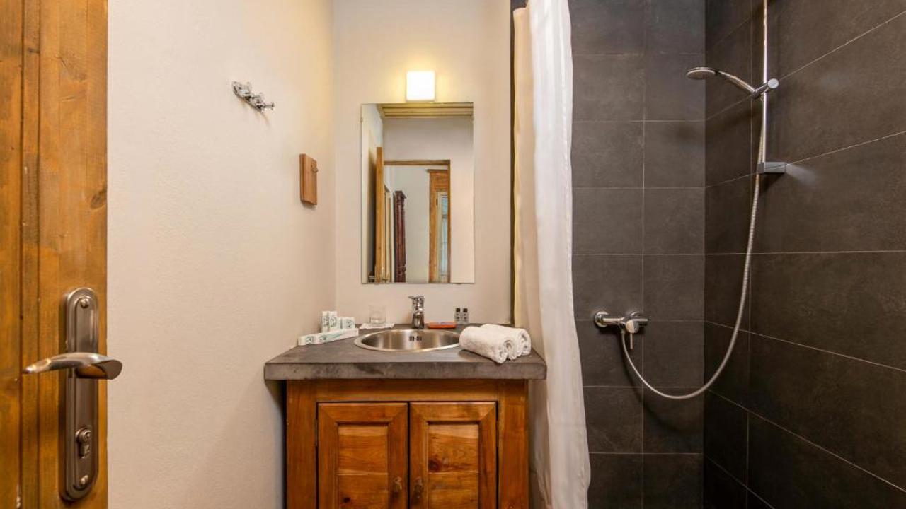 Tufenkian Old Dilijan Complex Bathroom