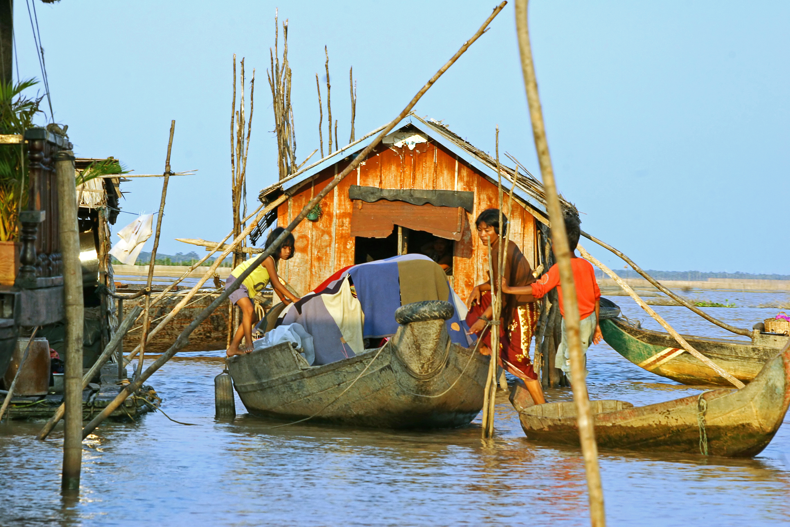 colombia - tonle sap lake_hus_05