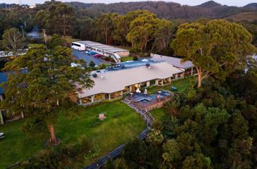 Strahan Village Udefra