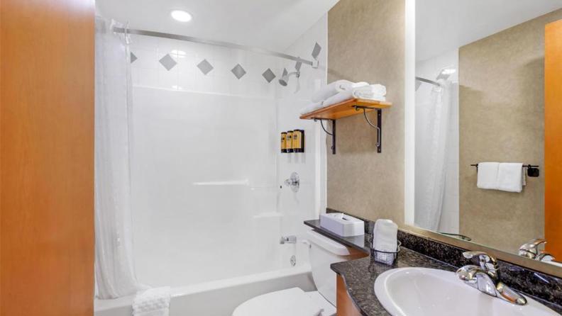 Best Western Plus Valemount & Inn Bathroom