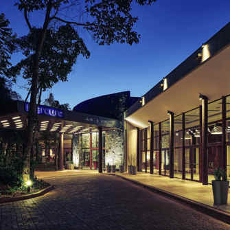 8431 Ho 04 P 2048X1536