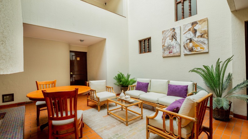 Hotel Los Tambos Colonial Lobby 03