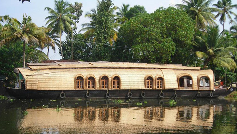Lake & Lagoons Houseboat Udefra