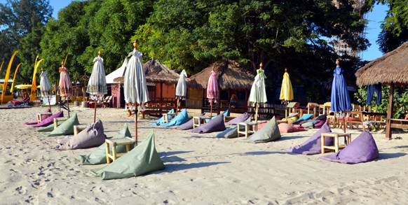 bali - gili_strand_lounge_01