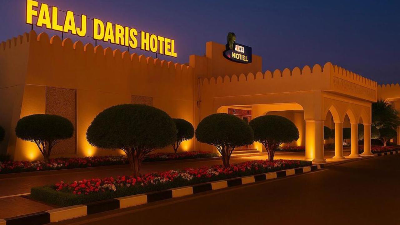 Falaj Daris Exterior