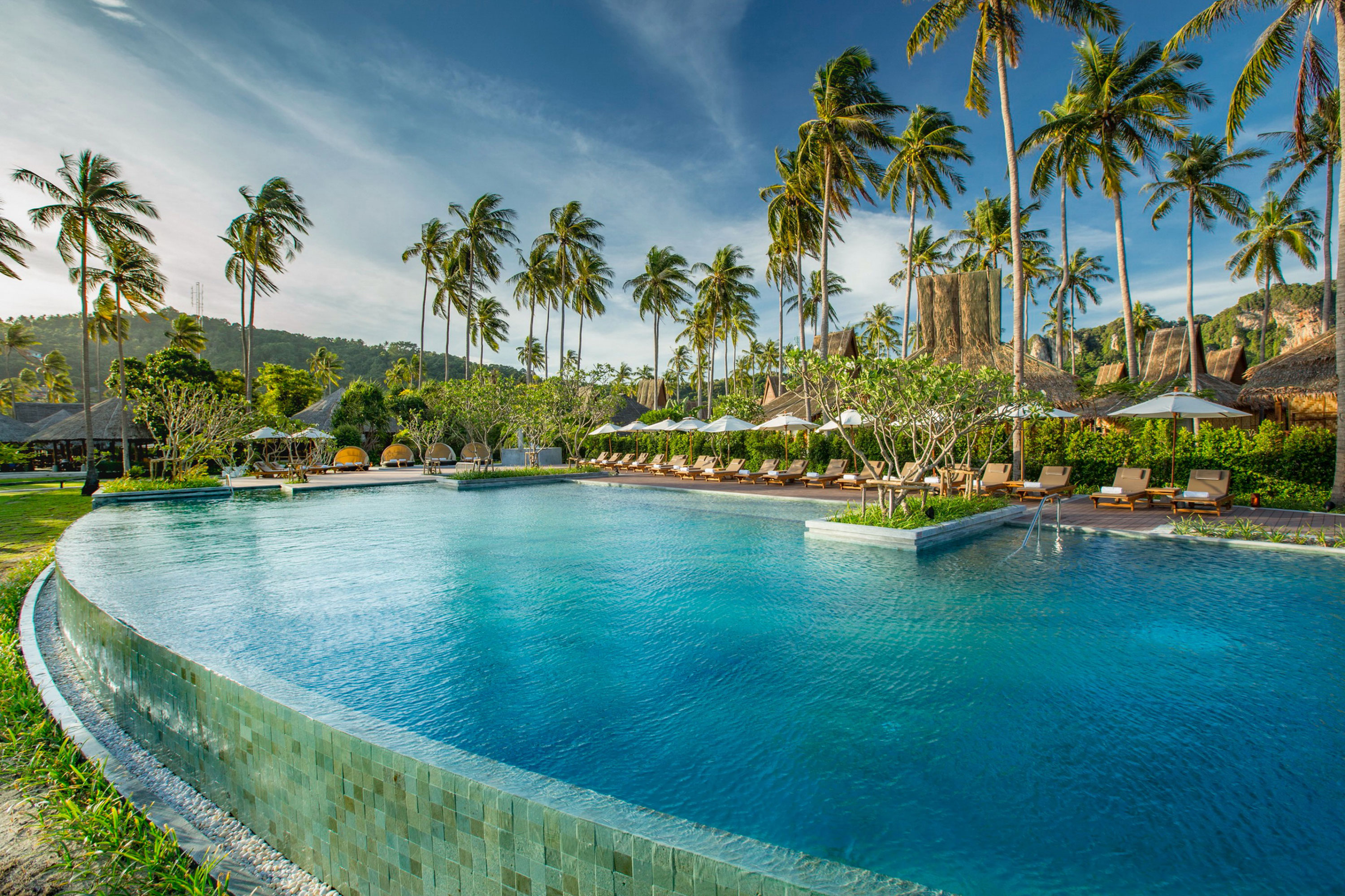 04 Saii Phi Phi Resort Exterior Pool