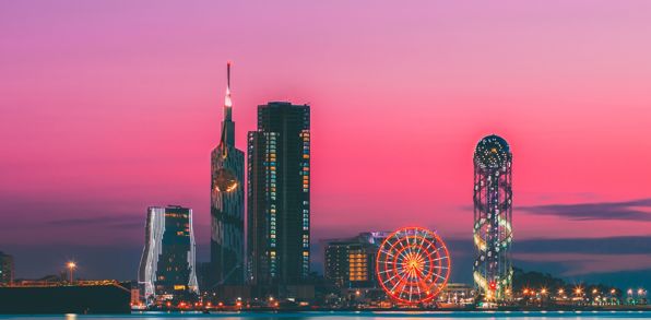 Tilbage ved havoverfladen afslutter vi vores rejse med et besøg ved Sortehavet og strandbyen Batumi.