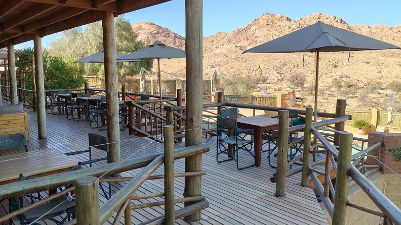 Klein Aus Vista Desert Horse Inn Terrasse