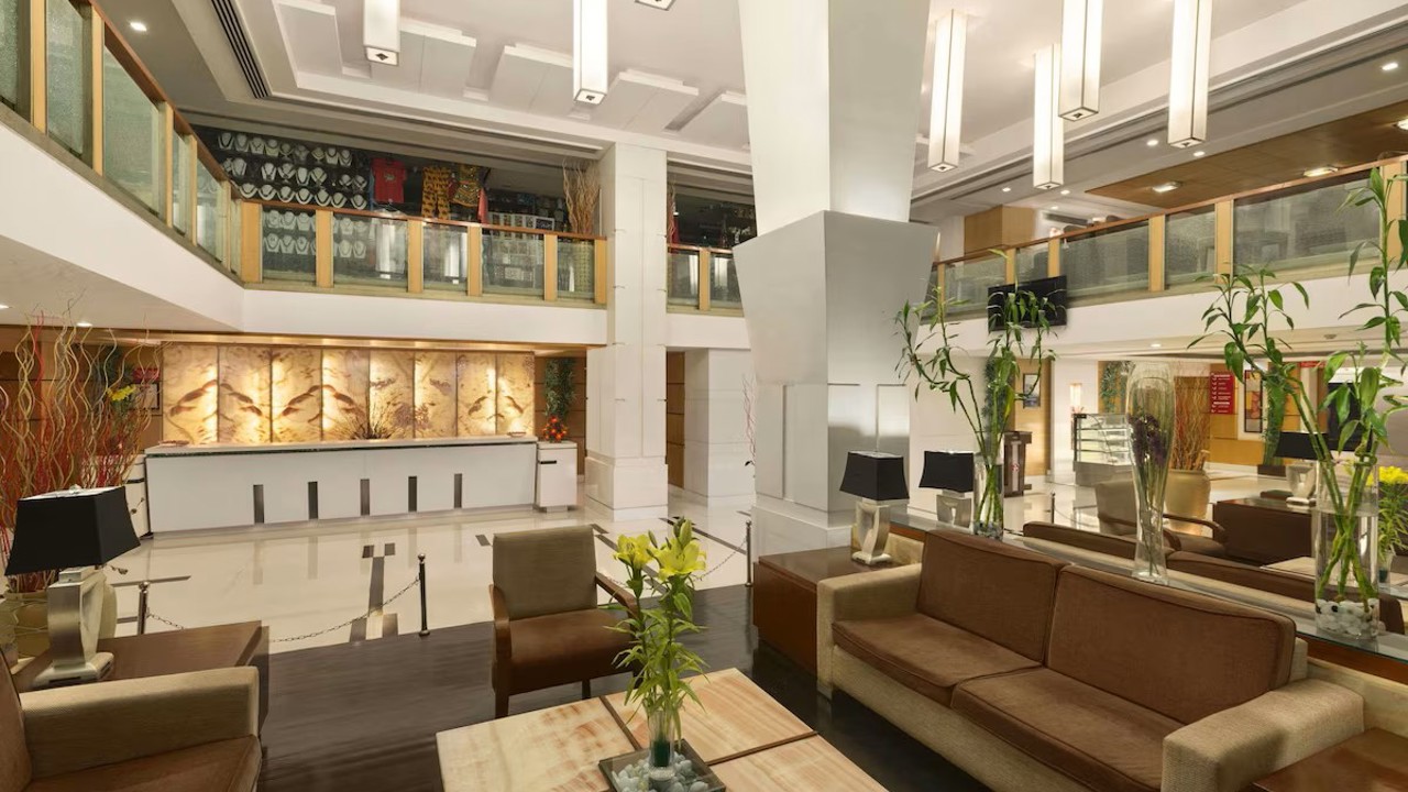 Lobby Ramada By Wyndham