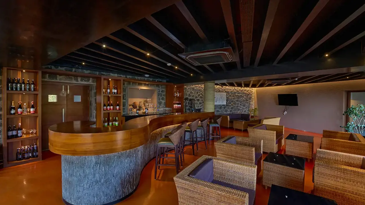 Poetree Thekkady Bar