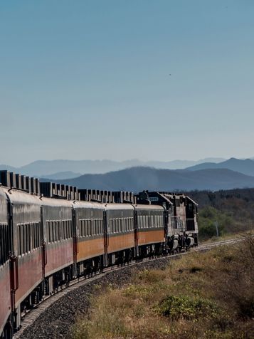 I Creel hopper vi på Chepe Express, som skal køre os igennem Kobberkløftens slugter og dale.