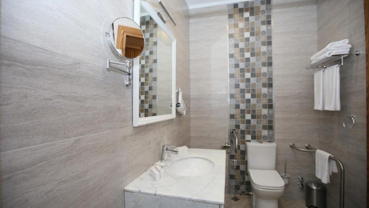 Auroom Hotel Bathroom 2